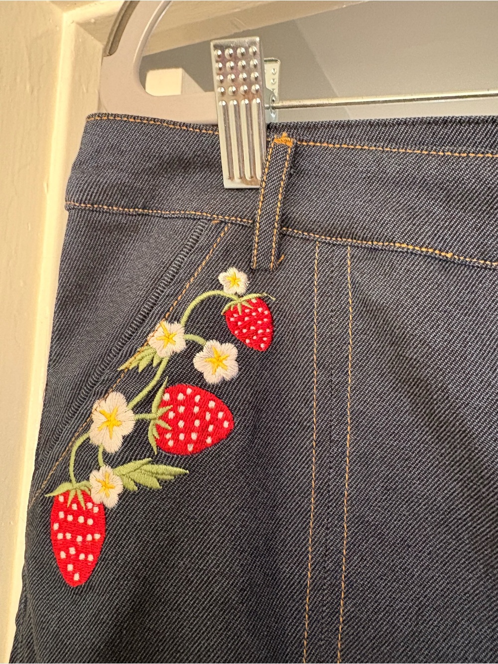 Unique Vintage Unique Vintage Denim Strawberry Embroidered Flare Pants - Picture 4 of 8
